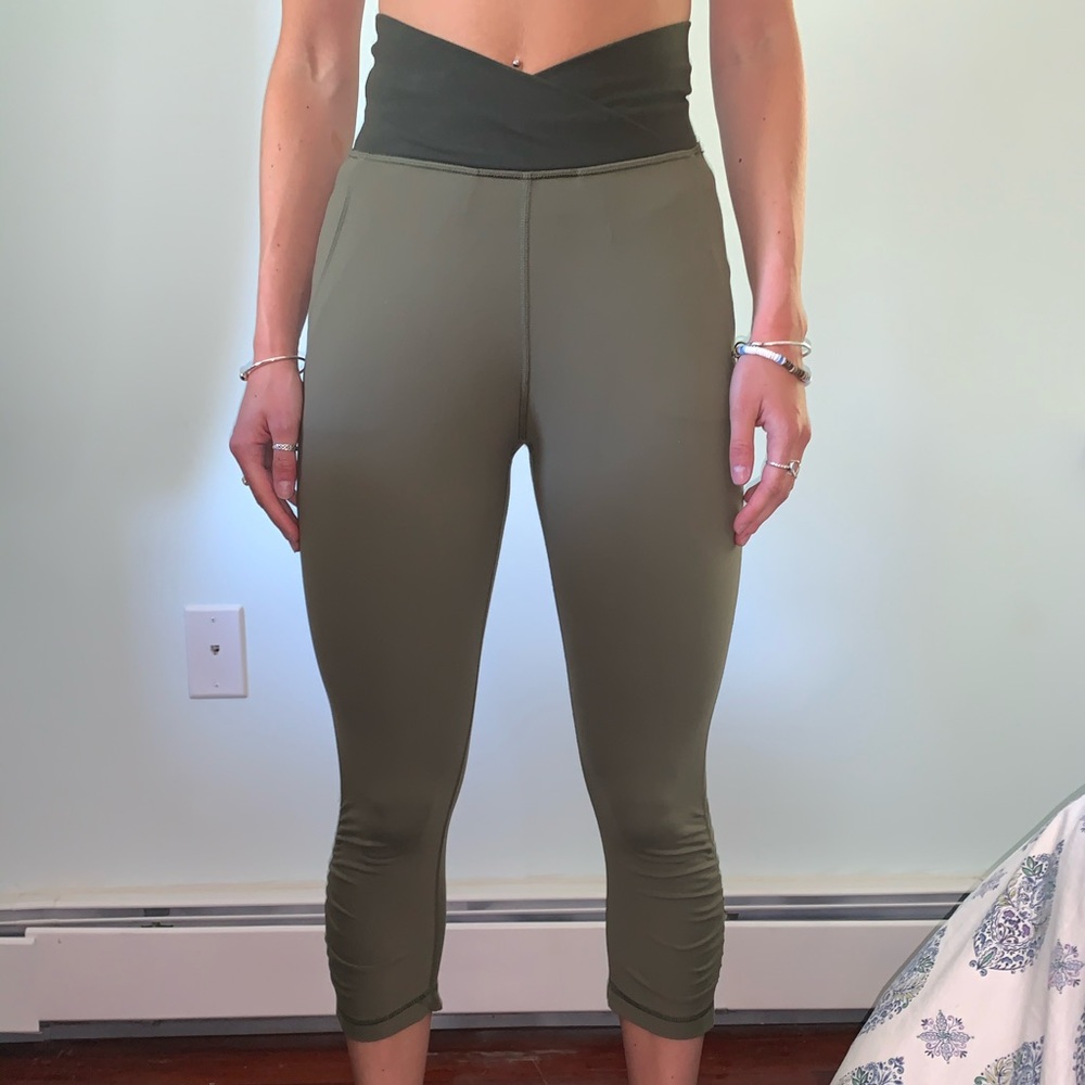 Olive green lulu lemon crop leggings